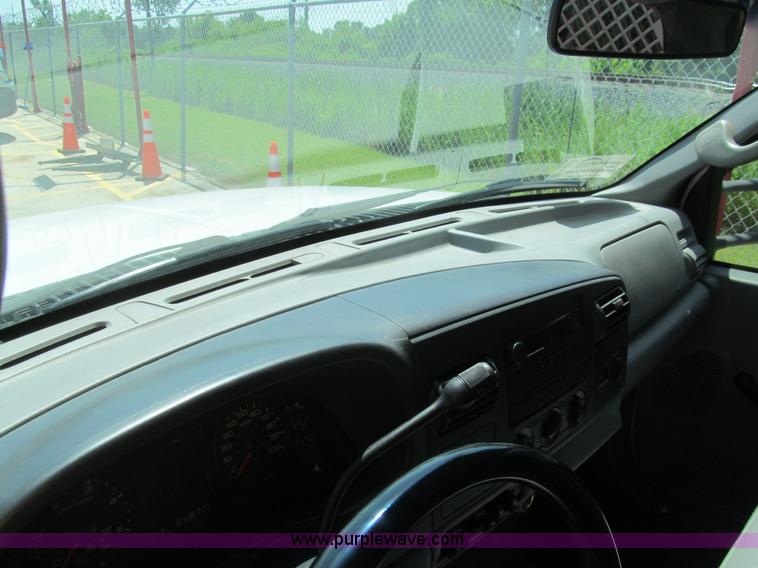 image for item H8923 2006 Ford F350 Super Duty XL service truck