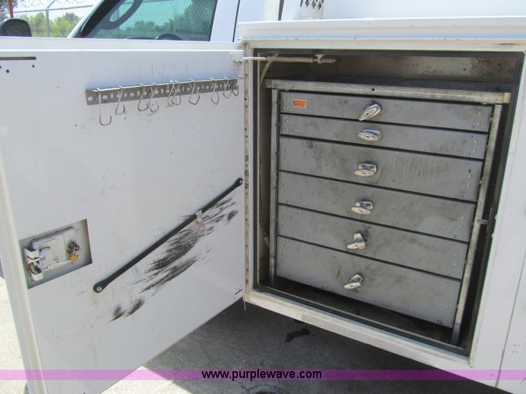 image for item H8923 2006 Ford F350 Super Duty XL service truck