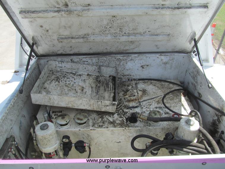 image for item H8923 2006 Ford F350 Super Duty XL service truck