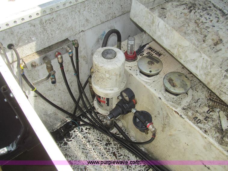 image for item H8923 2006 Ford F350 Super Duty XL service truck