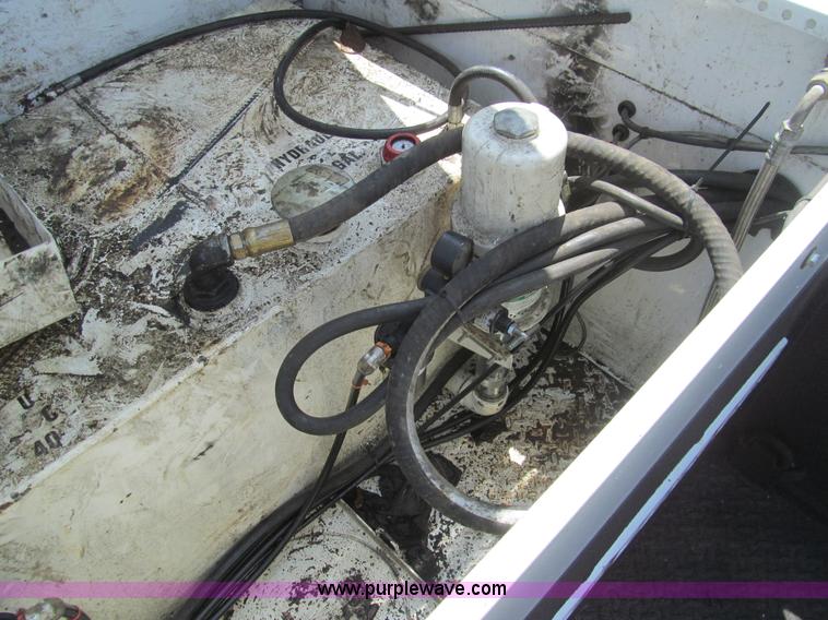 image for item H8923 2006 Ford F350 Super Duty XL service truck