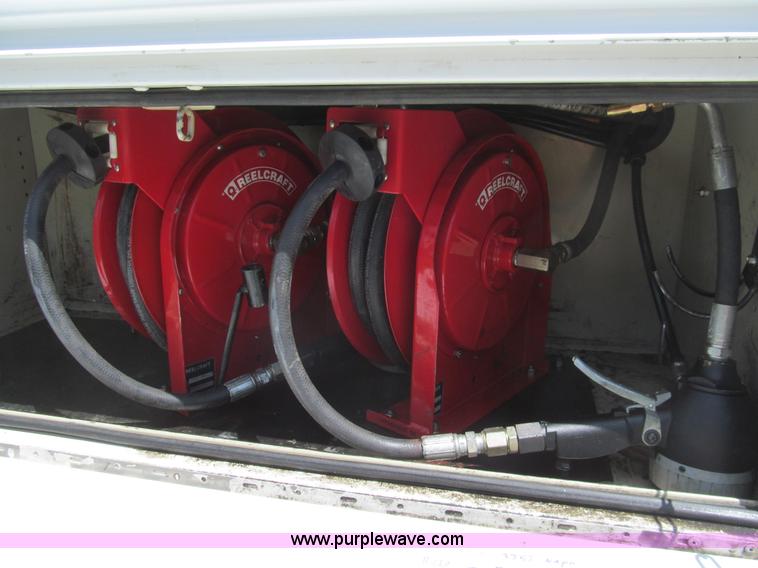 image for item H8923 2006 Ford F350 Super Duty XL service truck