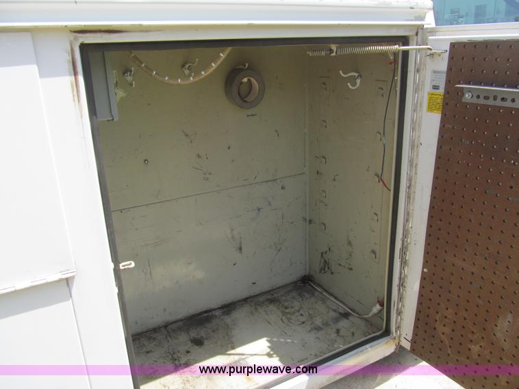 image for item H8923 2006 Ford F350 Super Duty XL service truck