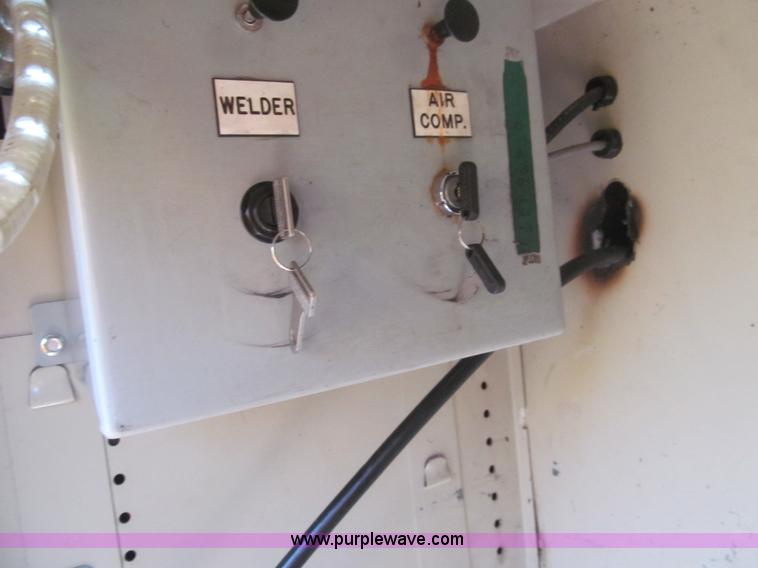 image for item H8923 2006 Ford F350 Super Duty XL service truck