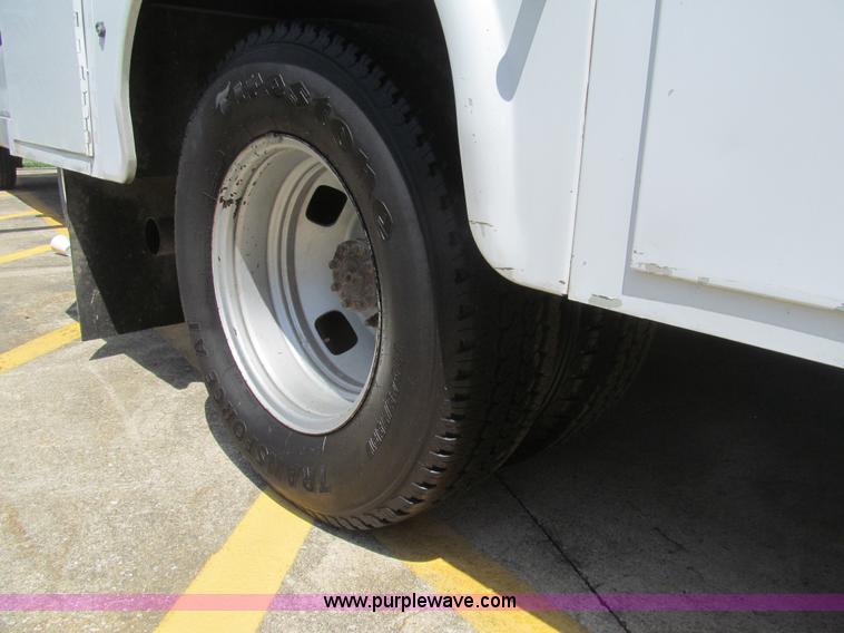 image for item H8923 2006 Ford F350 Super Duty XL service truck