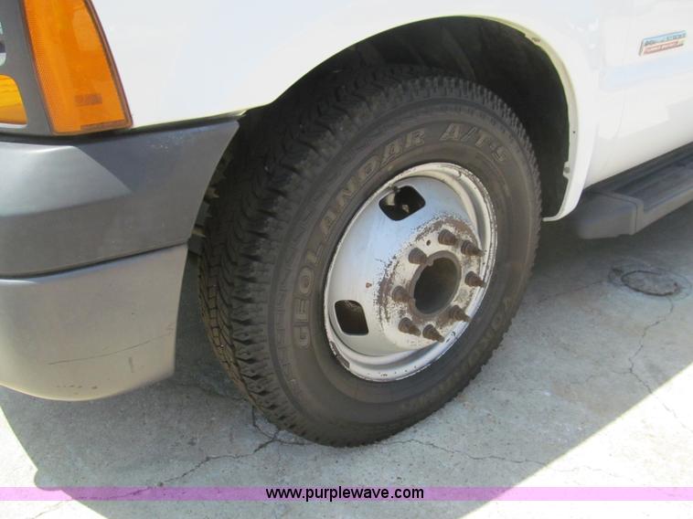 image for item H8923 2006 Ford F350 Super Duty XL service truck