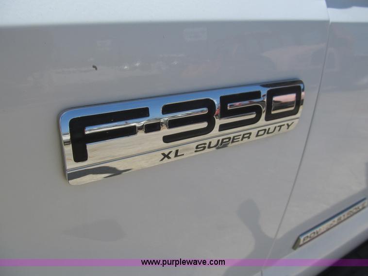 image for item H8923 2006 Ford F350 Super Duty XL service truck