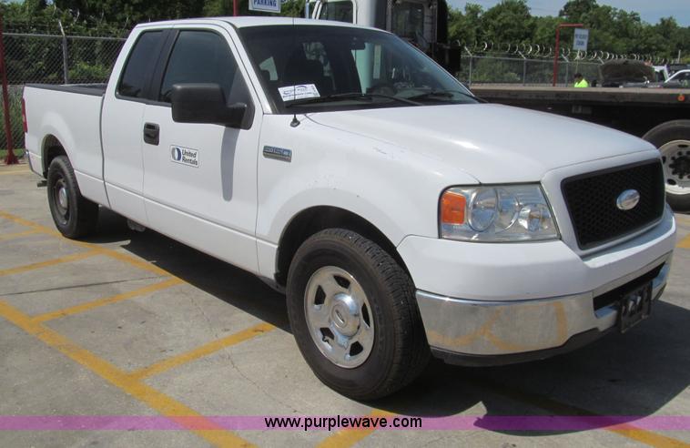 image for item H8925 2006 Ford F150 XLT SuperCab pickup truck