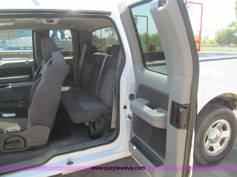 image for item H8925 2006 Ford F150 XLT SuperCab pickup truck