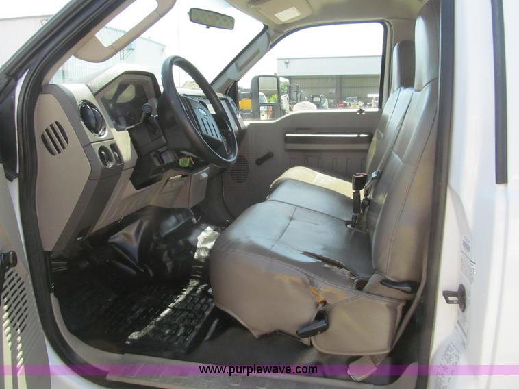 image for item H8926 2008 Ford F550 Super Duty XL service truck with crane