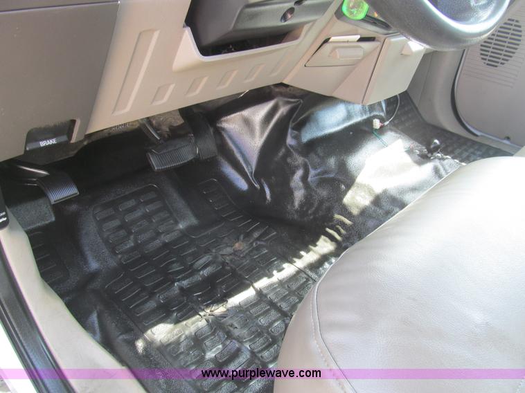 image for item H8926 2008 Ford F550 Super Duty XL service truck with crane