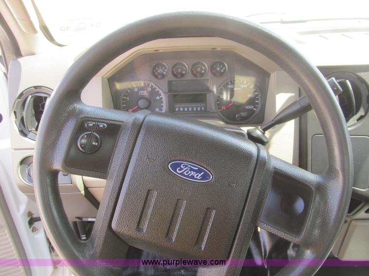 image for item H8926 2008 Ford F550 Super Duty XL service truck with crane