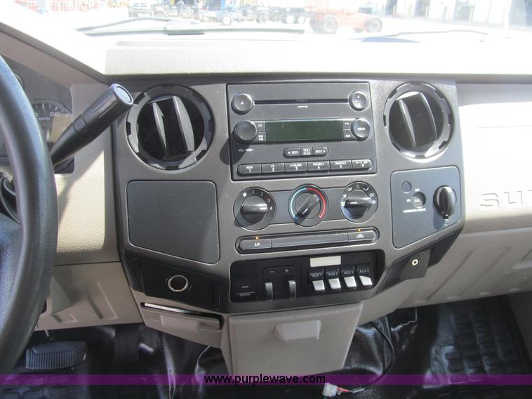 image for item H8926 2008 Ford F550 Super Duty XL service truck with crane