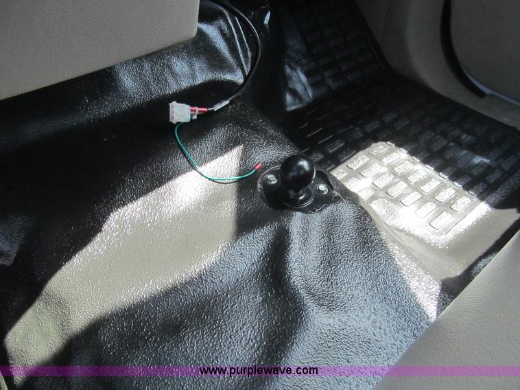 image for item H8926 2008 Ford F550 Super Duty XL service truck with crane