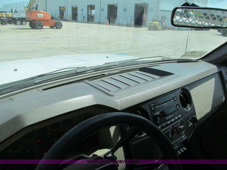 image for item H8926 2008 Ford F550 Super Duty XL service truck with crane