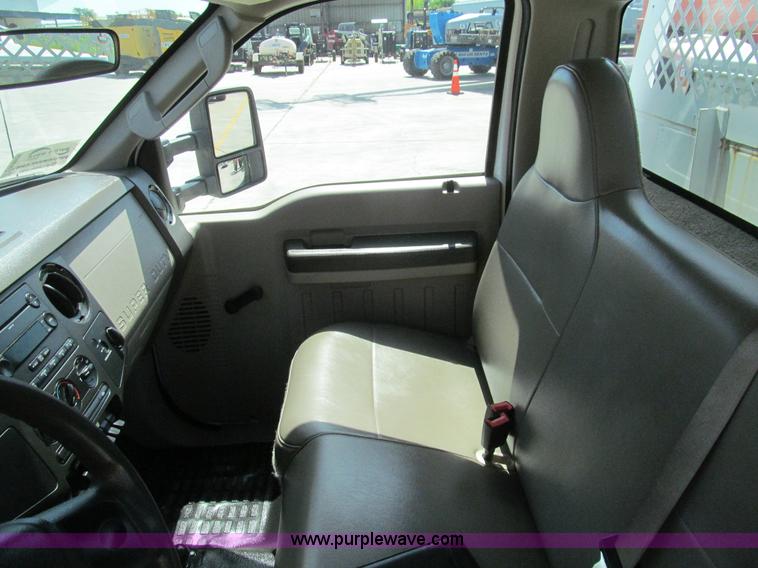 image for item H8926 2008 Ford F550 Super Duty XL service truck with crane