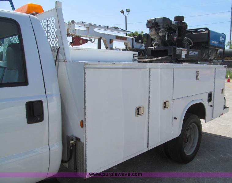 image for item H8926 2008 Ford F550 Super Duty XL service truck with crane