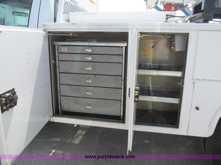 image for item H8926 2008 Ford F550 Super Duty XL service truck with crane