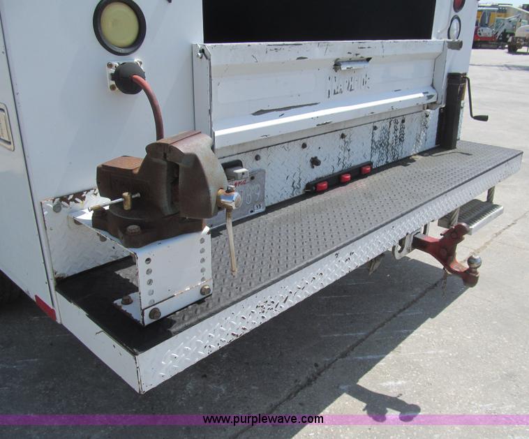 image for item H8926 2008 Ford F550 Super Duty XL service truck with crane