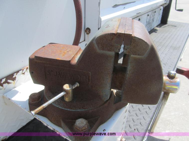 image for item H8926 2008 Ford F550 Super Duty XL service truck with crane