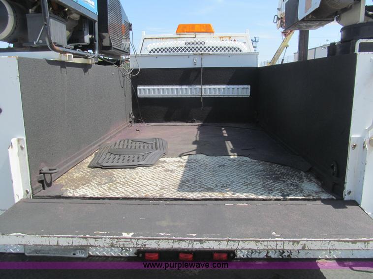 image for item H8926 2008 Ford F550 Super Duty XL service truck with crane