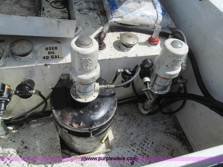 image for item H8926 2008 Ford F550 Super Duty XL service truck with crane