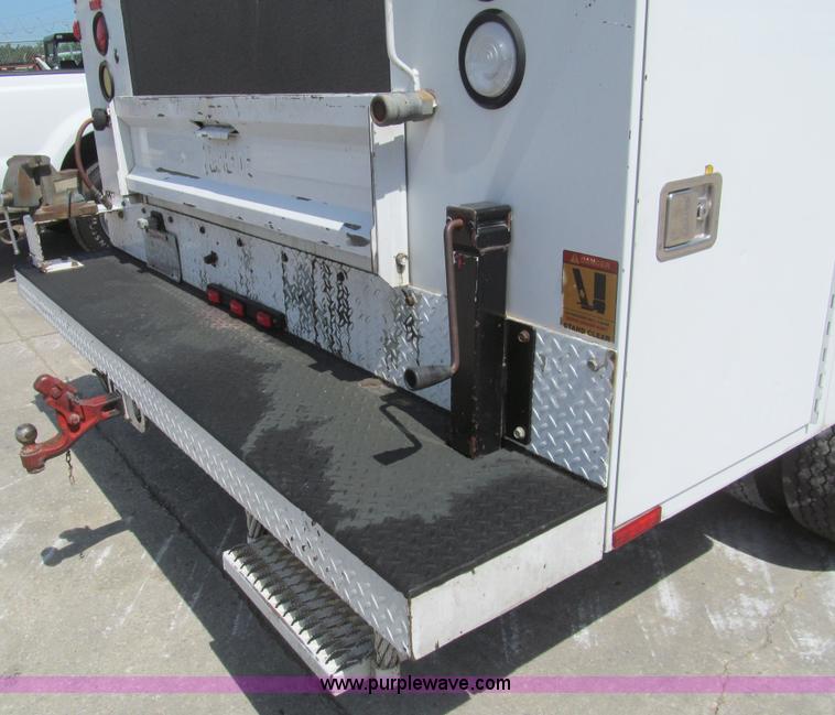 image for item H8926 2008 Ford F550 Super Duty XL service truck with crane