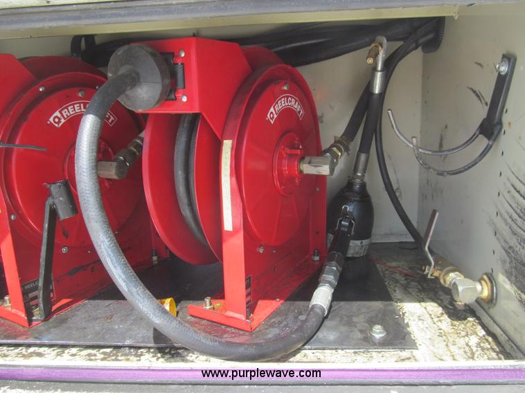 image for item H8926 2008 Ford F550 Super Duty XL service truck with crane