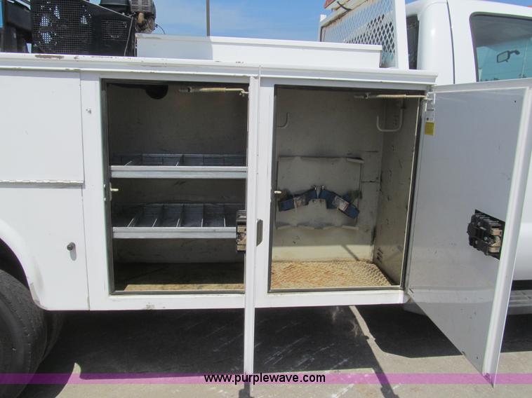 image for item H8926 2008 Ford F550 Super Duty XL service truck with crane