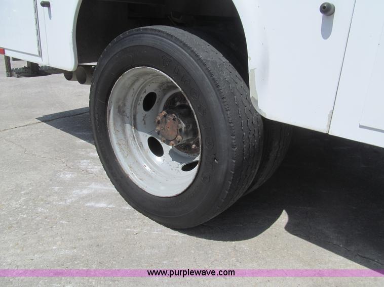 image for item H8926 2008 Ford F550 Super Duty XL service truck with crane