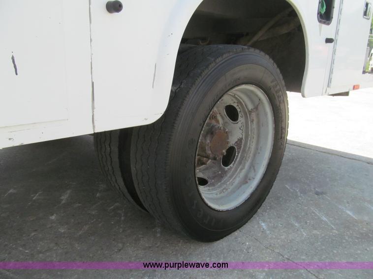 image for item H8926 2008 Ford F550 Super Duty XL service truck with crane