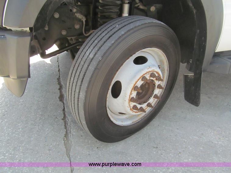 image for item H8926 2008 Ford F550 Super Duty XL service truck with crane