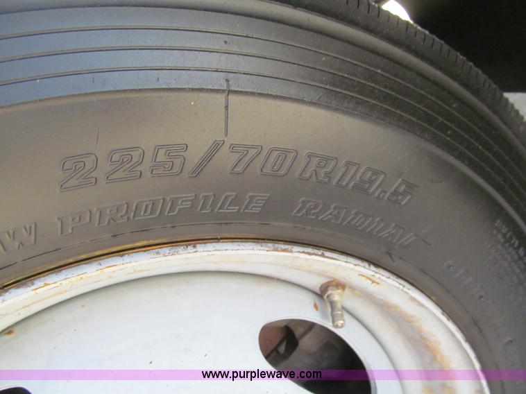 image for item H8926 2008 Ford F550 Super Duty XL service truck with crane