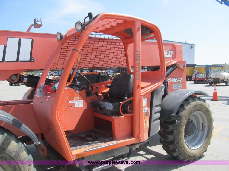 image for item H8927 2007 Lull 944E-42 telehandler