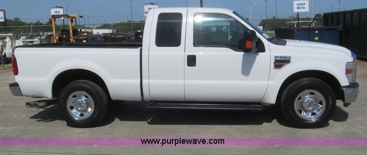 image for item H8928 2008 Ford F250 Super Duty XLT SuperCab pickup truck