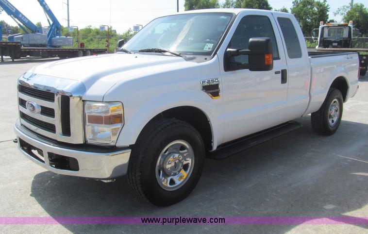 image for item H8928 2008 Ford F250 Super Duty XLT SuperCab pickup truck
