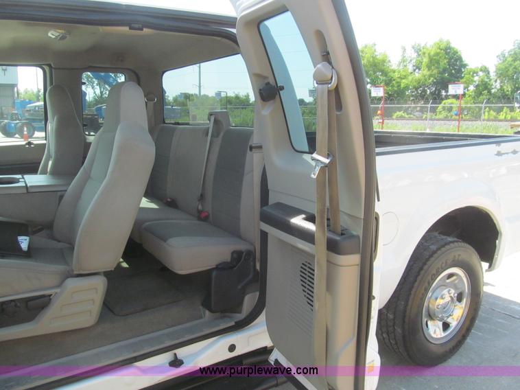 image for item H8928 2008 Ford F250 Super Duty XLT SuperCab pickup truck