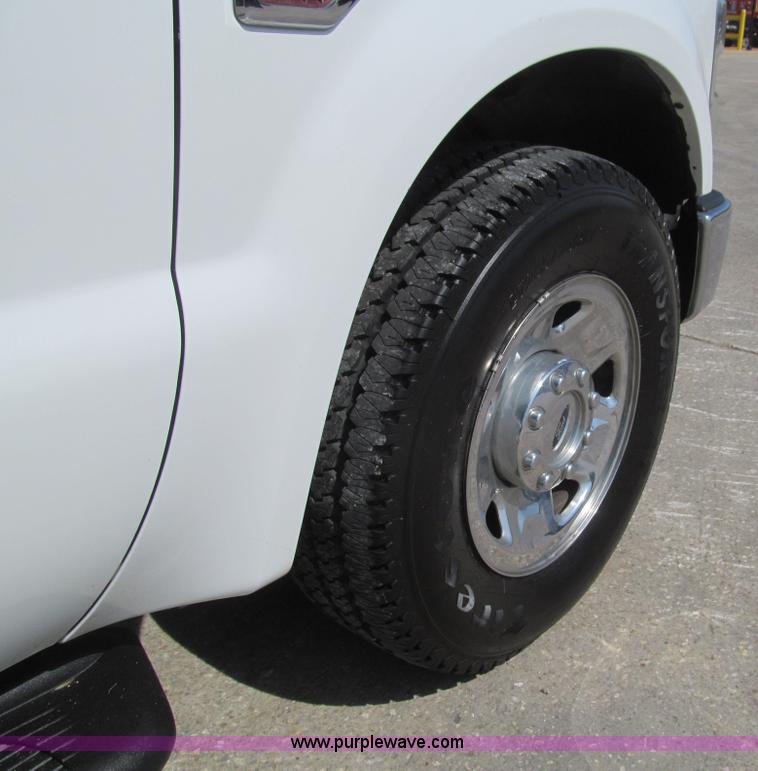 image for item H8928 2008 Ford F250 Super Duty XLT SuperCab pickup truck