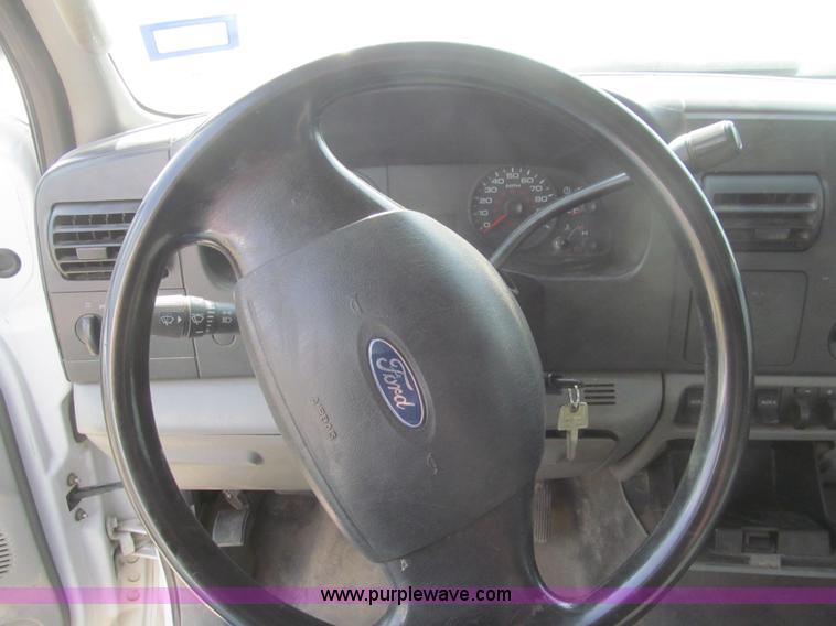 image for item H8934 2006 Ford F550 Super Duty XL service truck