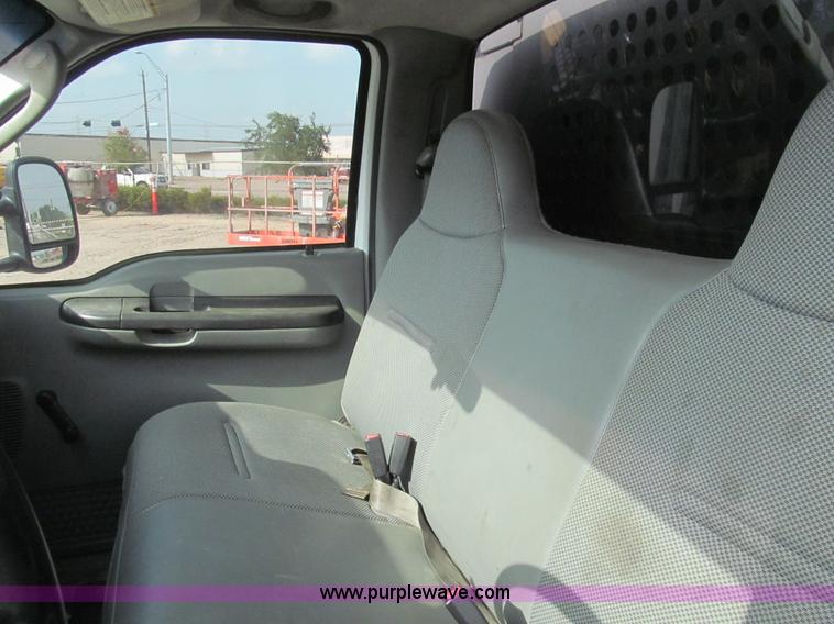 image for item H8934 2006 Ford F550 Super Duty XL service truck
