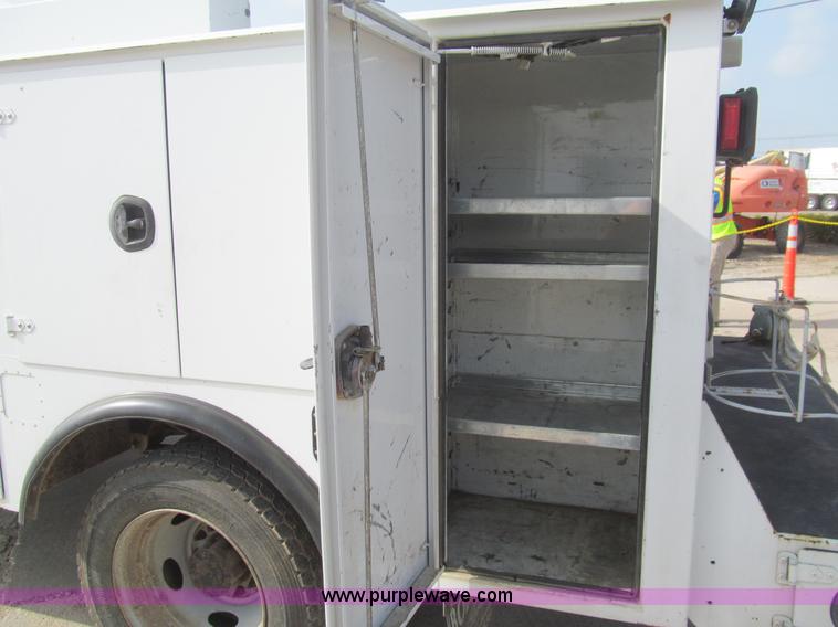 image for item H8934 2006 Ford F550 Super Duty XL service truck