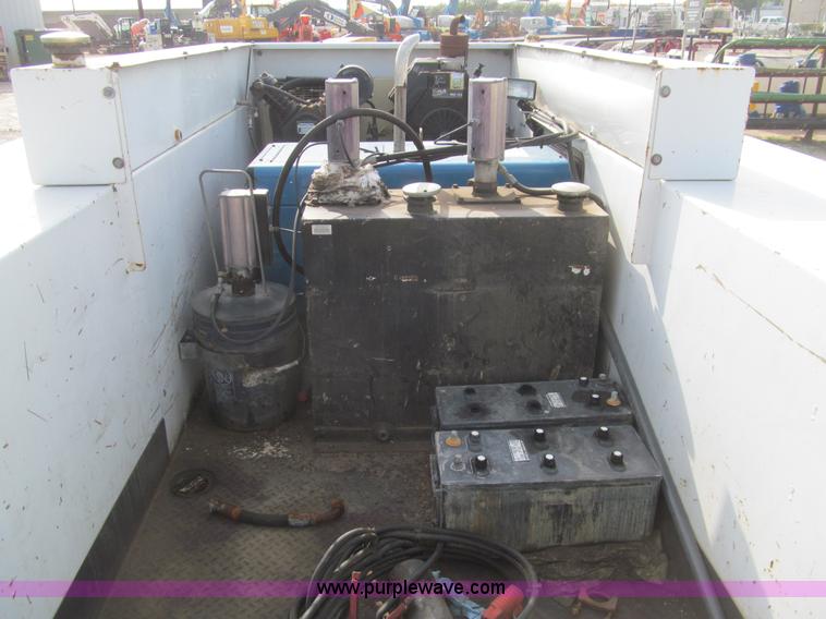 image for item H8934 2006 Ford F550 Super Duty XL service truck