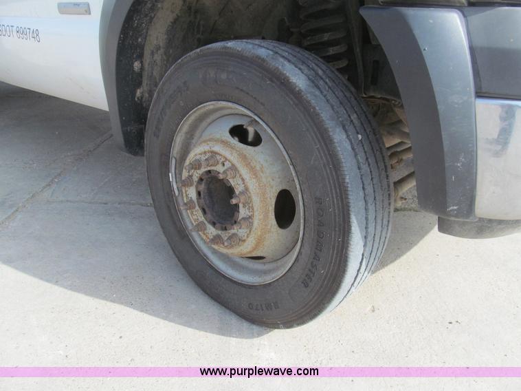 image for item H8934 2006 Ford F550 Super Duty XL service truck