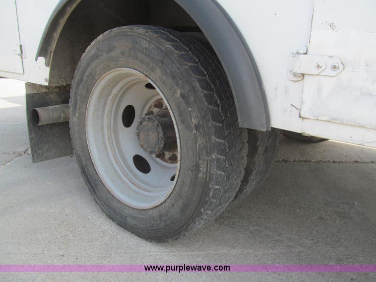 image for item H8934 2006 Ford F550 Super Duty XL service truck