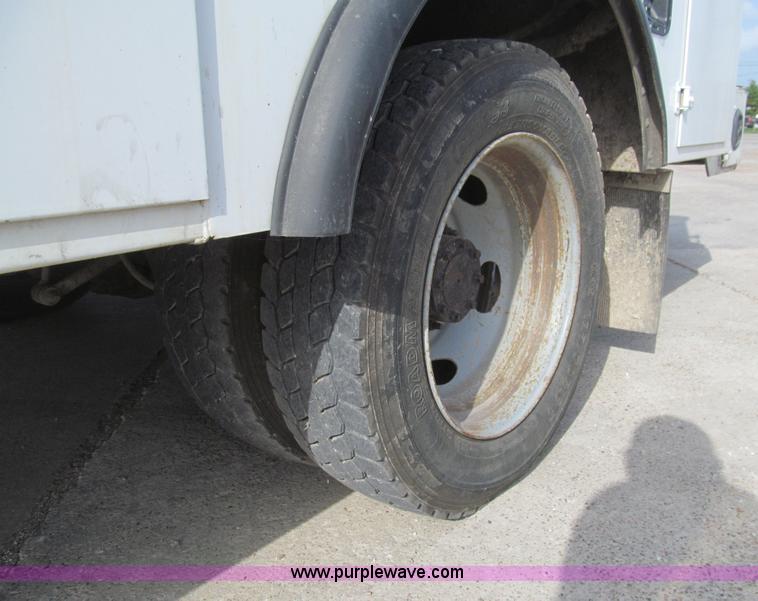 image for item H8934 2006 Ford F550 Super Duty XL service truck