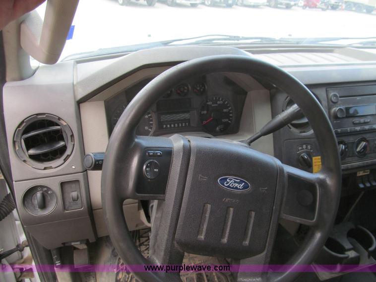 image for item H8935 2008 Ford F550 Super Duty XL service truck with crane