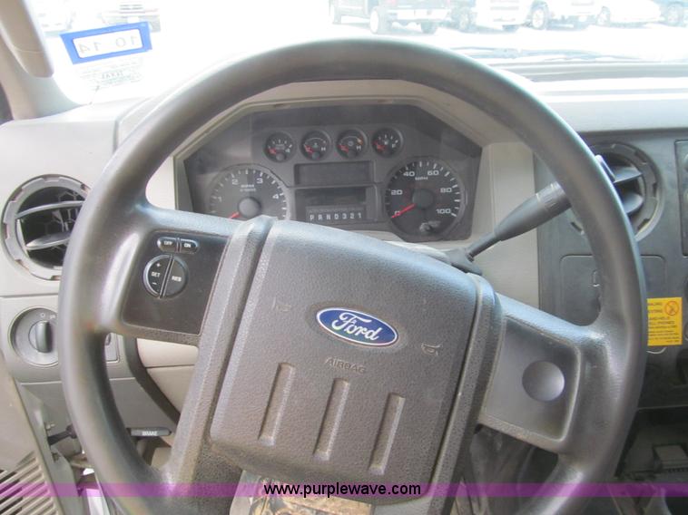 image for item H8935 2008 Ford F550 Super Duty XL service truck with crane