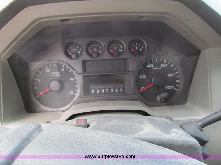 image for item H8935 2008 Ford F550 Super Duty XL service truck with crane