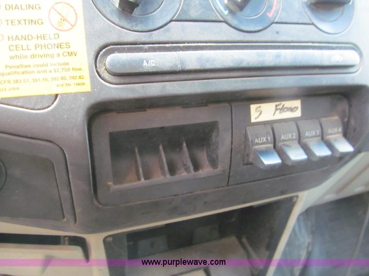 image for item H8935 2008 Ford F550 Super Duty XL service truck with crane