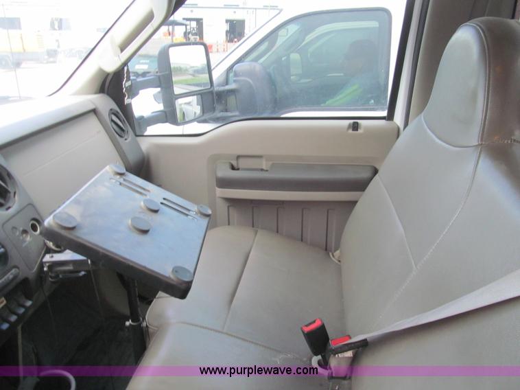 image for item H8935 2008 Ford F550 Super Duty XL service truck with crane